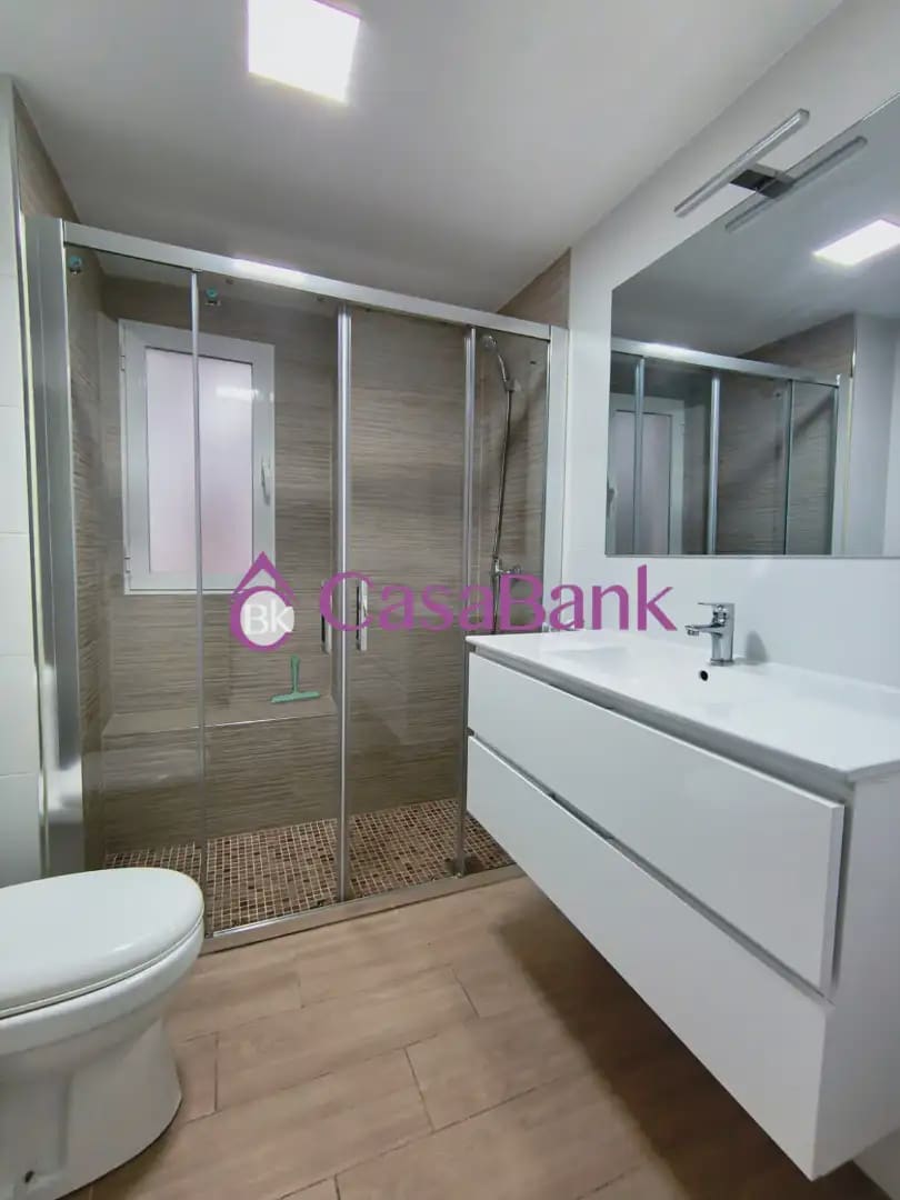4 soverom Leilighet til leie i Cordoba by med garasje - € 850 (Ref: 9946274)