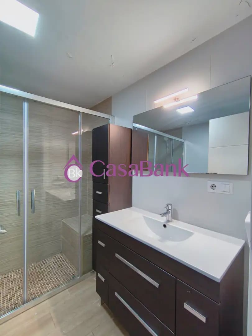 4 soverom Leilighet til leie i Cordoba by med garasje - € 850 (Ref: 9946274)