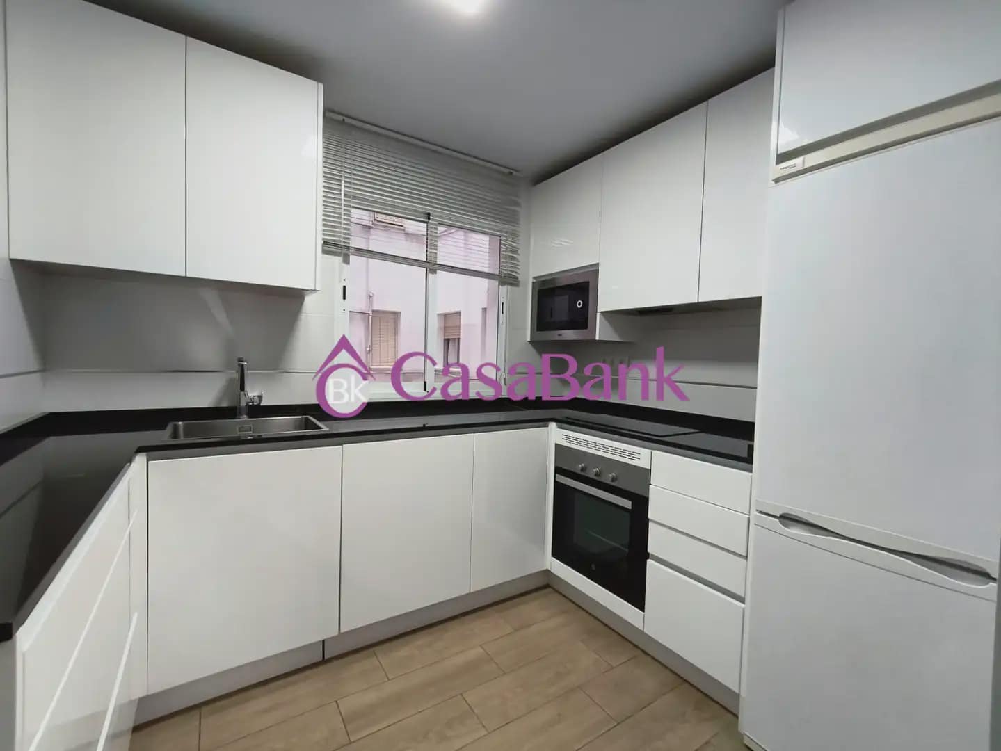 4 soverom Leilighet til leie i Cordoba by med garasje - € 850 (Ref: 9946274)