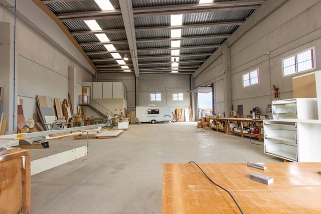 Business for sale in Bigastro - € 650,000 (Ref: 9379428)