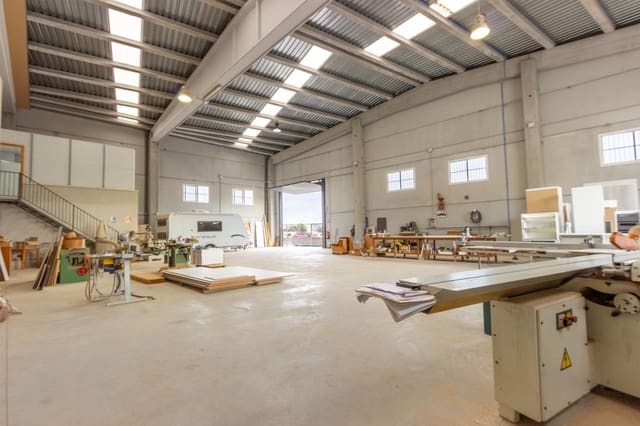 Business for sale in Bigastro - € 650,000 (Ref: 9379428)