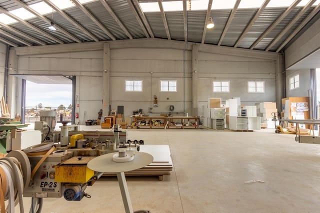 Business for sale in Bigastro - € 650,000 (Ref: 9379428)