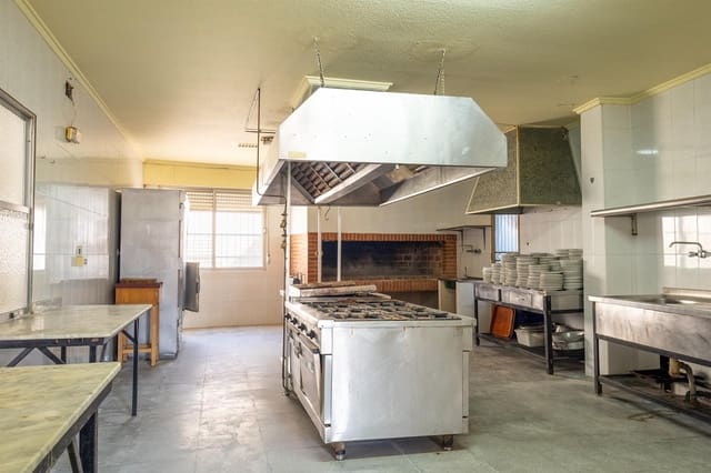 Bar/Restaurante de 3 habitaciones en Orihuela en venta - 240.000 € (Ref: 9379430)