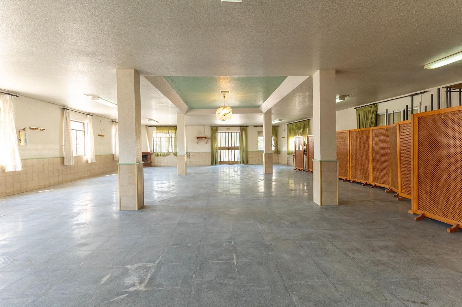 3 bedroom Restaurant/Bar for sale in Orihuela - € 240,000 (Ref: 9379430)