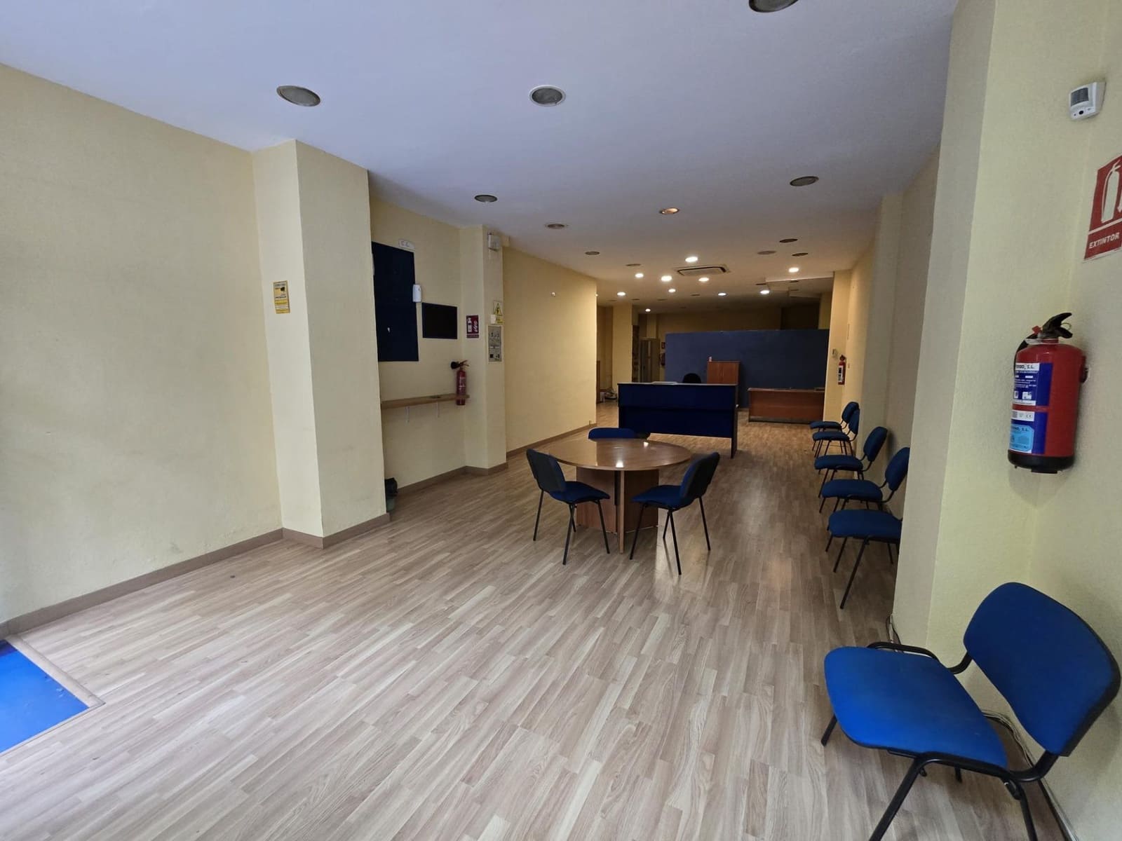Commercial for rent in Orihuela - € 1,099 (Ref: 9379433)