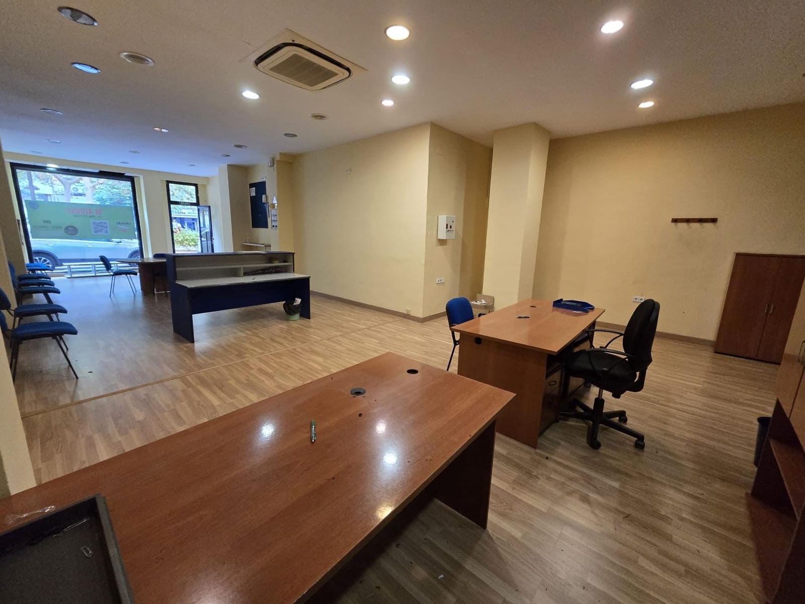 Commercial for rent in Orihuela - € 1,099 (Ref: 9379433)