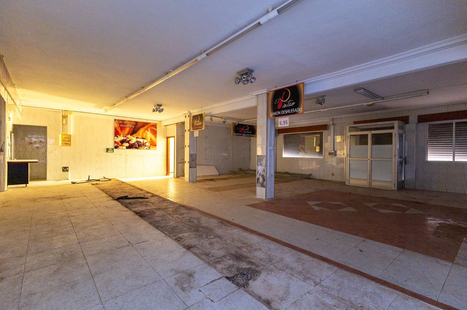 5 bedroom Commercial for sale in Los Desamparados - € 565,000 (Ref: 9379435)