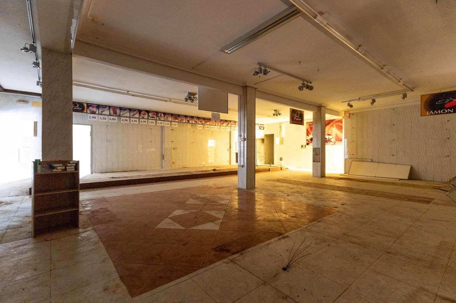 5 bedroom Commercial for sale in Los Desamparados - € 565,000 (Ref: 9379435)