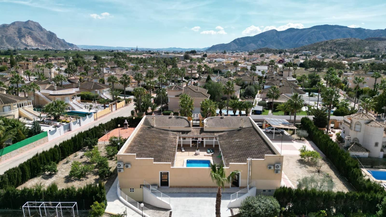 12 bedroom Villa for sale in Benferri with pool garage - € 469,000 (Ref: 9379437)