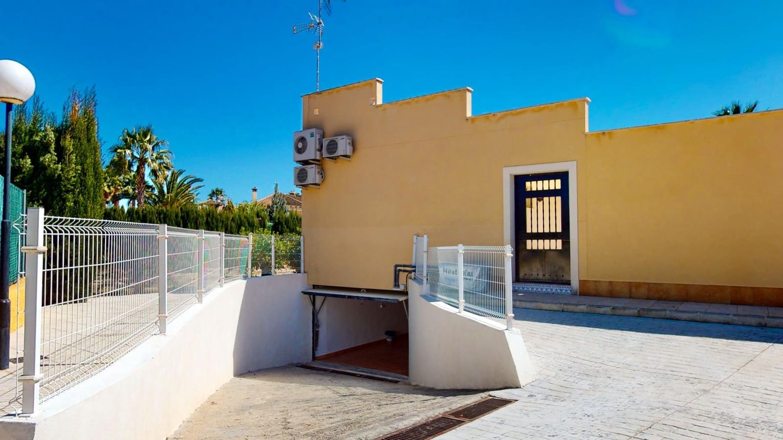 12 bedroom Villa for sale in Benferri with pool garage - € 469,000 (Ref: 9379437)