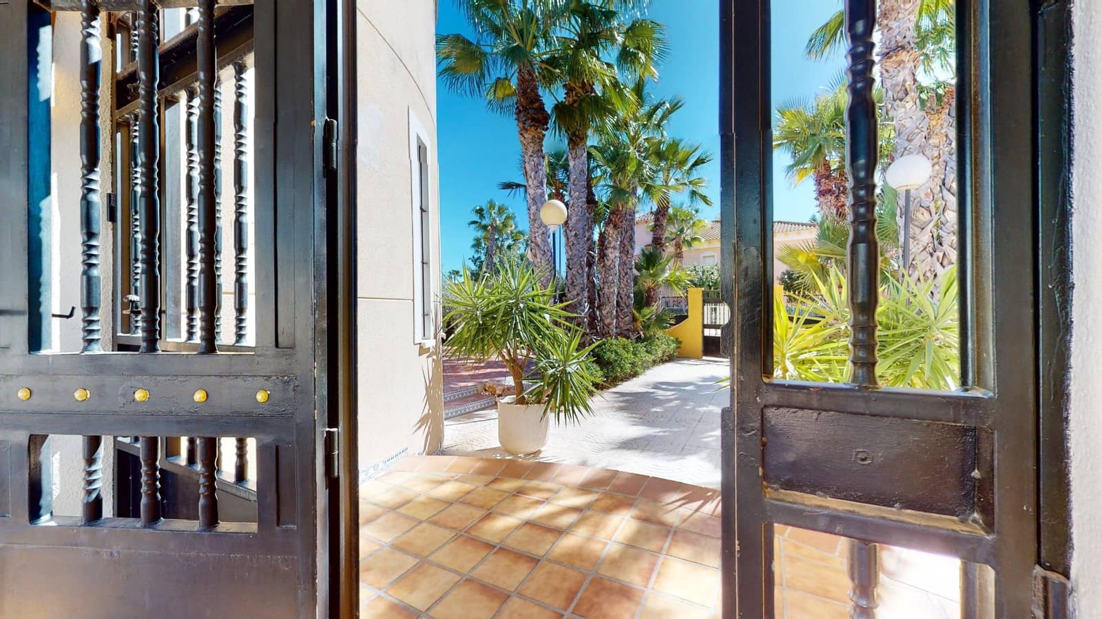 12 bedroom Villa for sale in Benferri with pool garage - € 469,000 (Ref: 9379437)