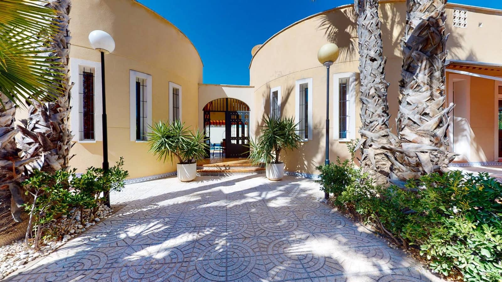 12 bedroom Villa for sale in Benferri with pool garage - € 469,000 (Ref: 9379437)
