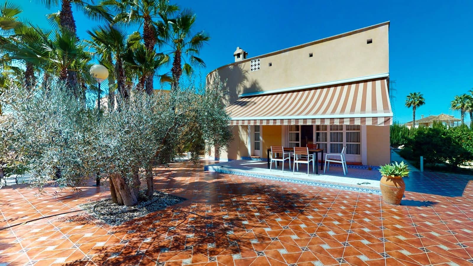 12 bedroom Villa for sale in Benferri with pool garage - € 469,000 (Ref: 9379437)