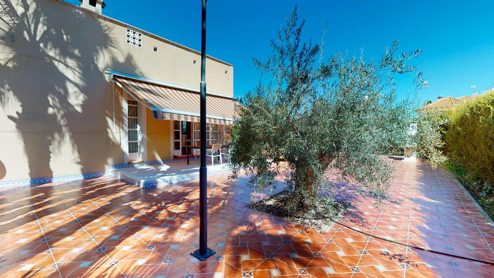 12 bedroom Villa for sale in Benferri with pool garage - € 469,000 (Ref: 9379437)