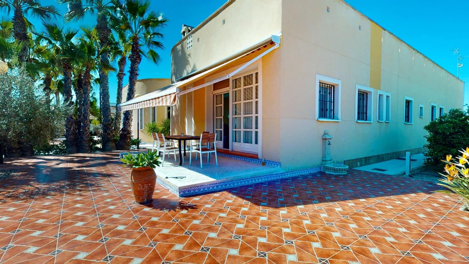 12 bedroom Villa for sale in Benferri with pool garage - € 469,000 (Ref: 9379437)