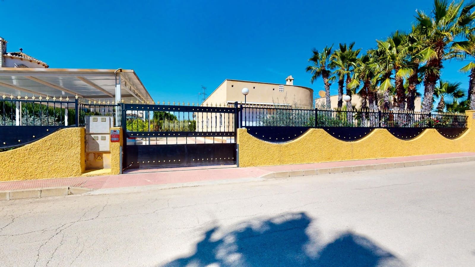 12 bedroom Villa for sale in Benferri with pool garage - € 469,000 (Ref: 9379437)