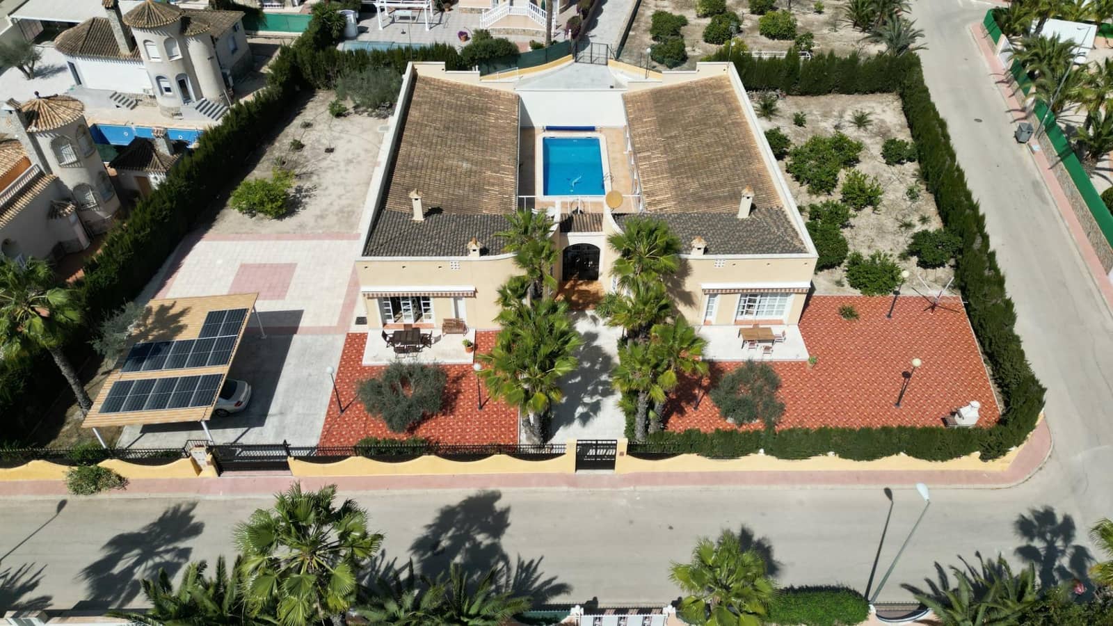 12 bedroom Villa for sale in Benferri with pool garage - € 469,000 (Ref: 9379437)