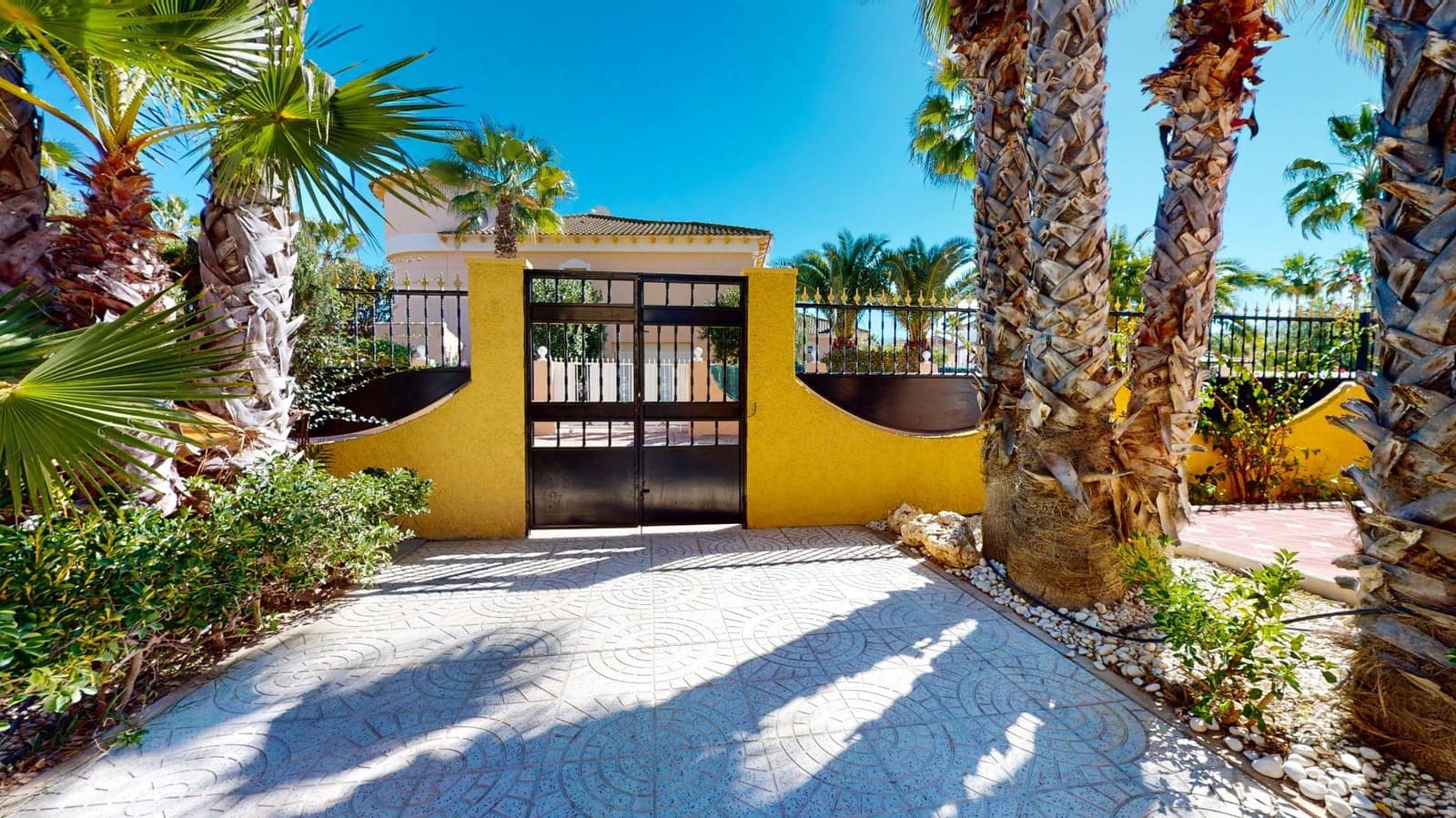 8 sypialnia Willa na sprzedaż w Benferri z basenem garażem - 469 000 € (Ref: 9379437)