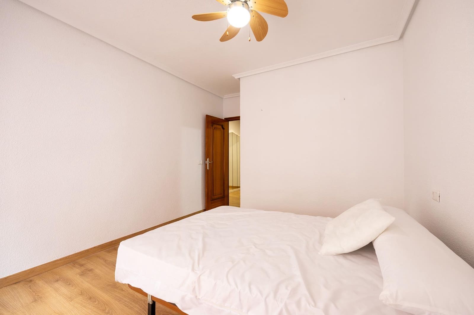 4 bedroom Flat for rent in Orihuela - € 650 (Ref: 9419648)