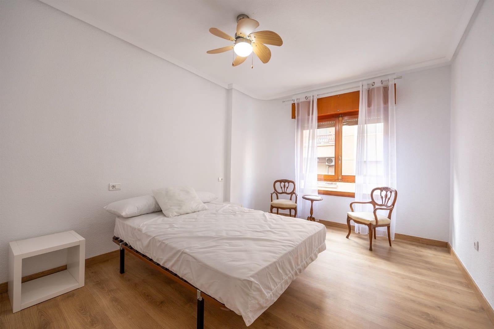 4 bedroom Flat for rent in Orihuela - € 650 (Ref: 9419648)