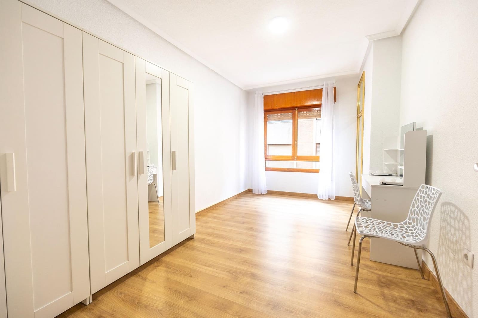 4 bedroom Flat for rent in Orihuela - € 650 (Ref: 9419648)