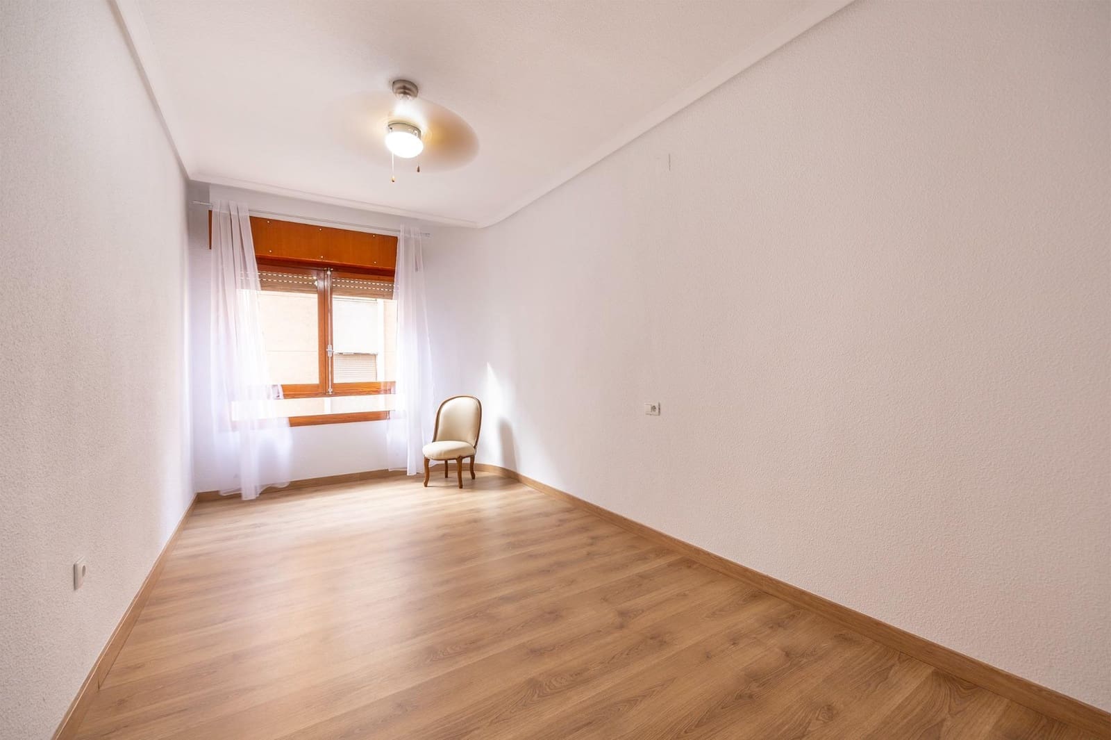 4 bedroom Flat for rent in Orihuela - € 650 (Ref: 9419648)