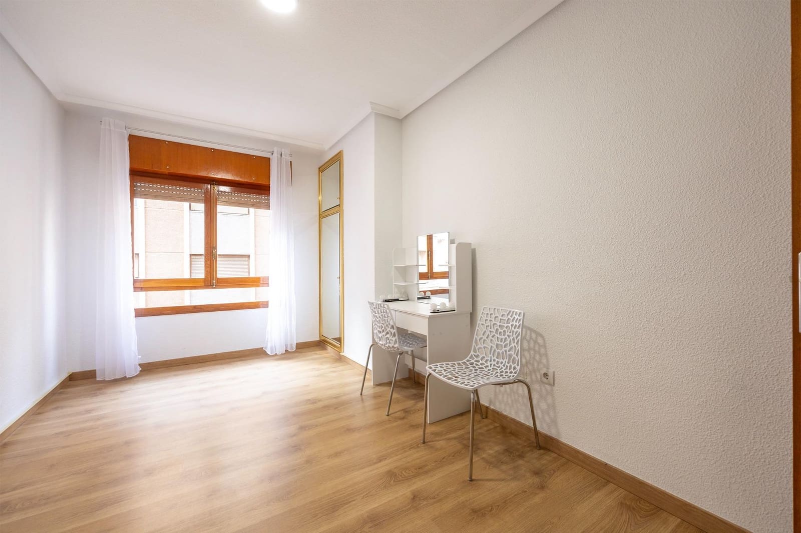 4 bedroom Flat for rent in Orihuela - € 650 (Ref: 9419648)