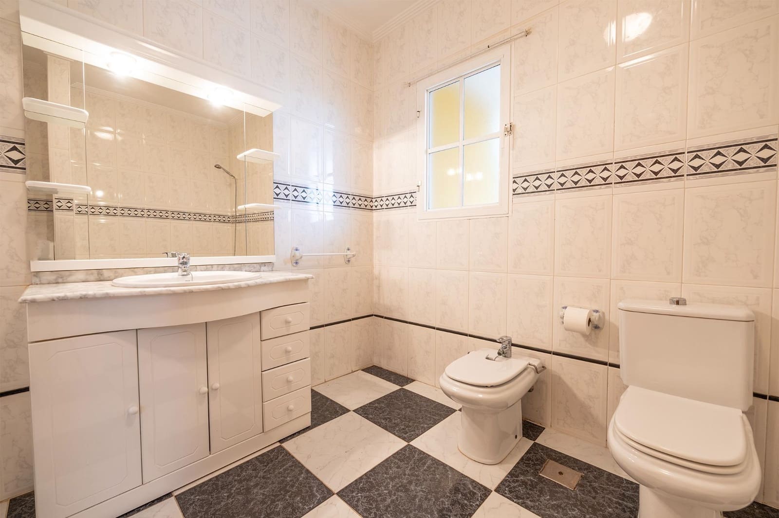 3 soverom Villa til salgs i Orihuela med svømmebasseng garasje - € 320 000 (Ref: 9470657)