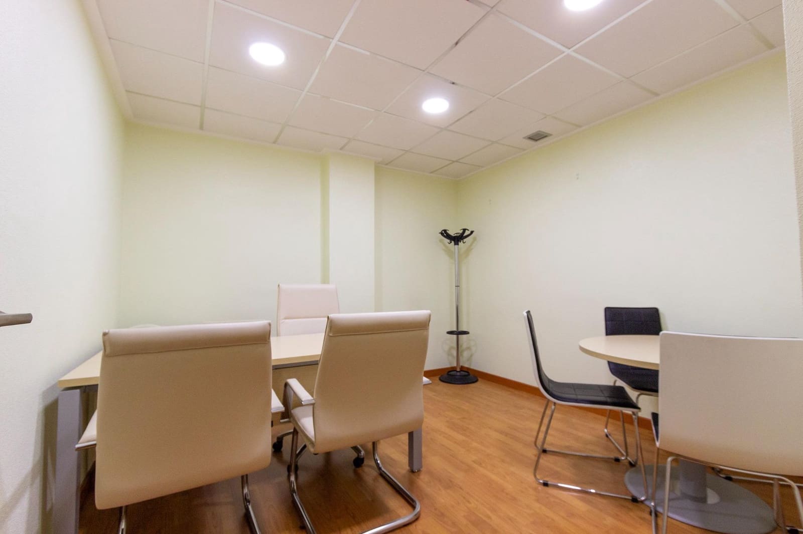 Toimisto vuokrattavana paikassa Orihuela - 240 € (Ref: 9596045)