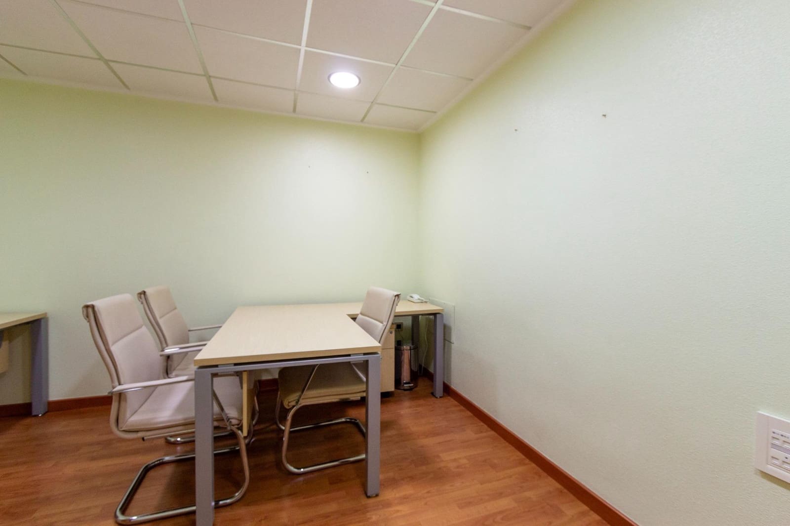 Toimisto vuokrattavana paikassa Orihuela - 240 € (Ref: 9596045)