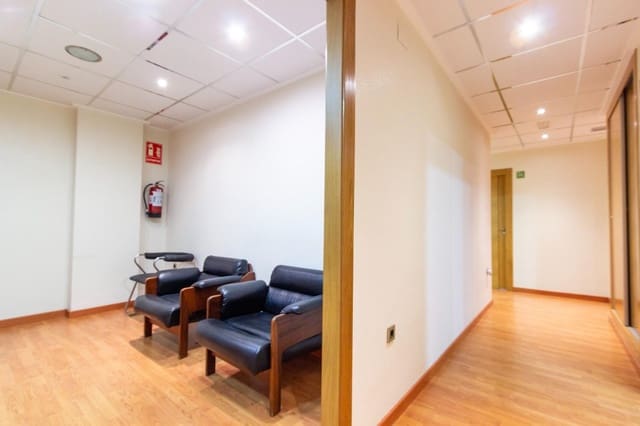 Toimisto vuokrattavana paikassa Orihuela ciudad, Orihuela - 240 € (Ref: 9596045)