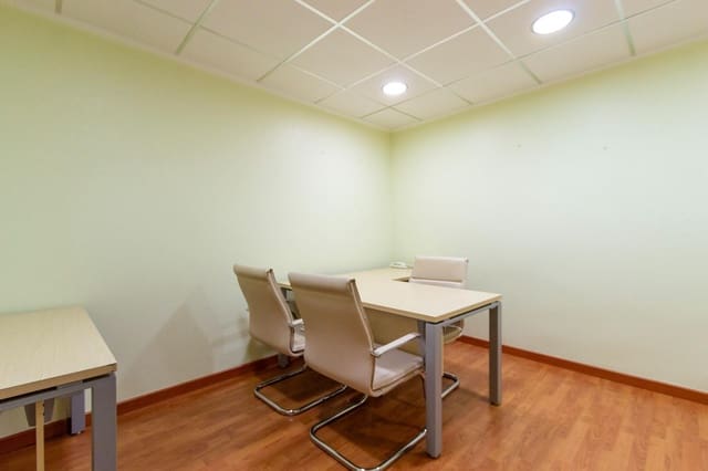 Toimisto vuokrattavana paikassa Orihuela ciudad, Orihuela - 240 € (Ref: 9596045)