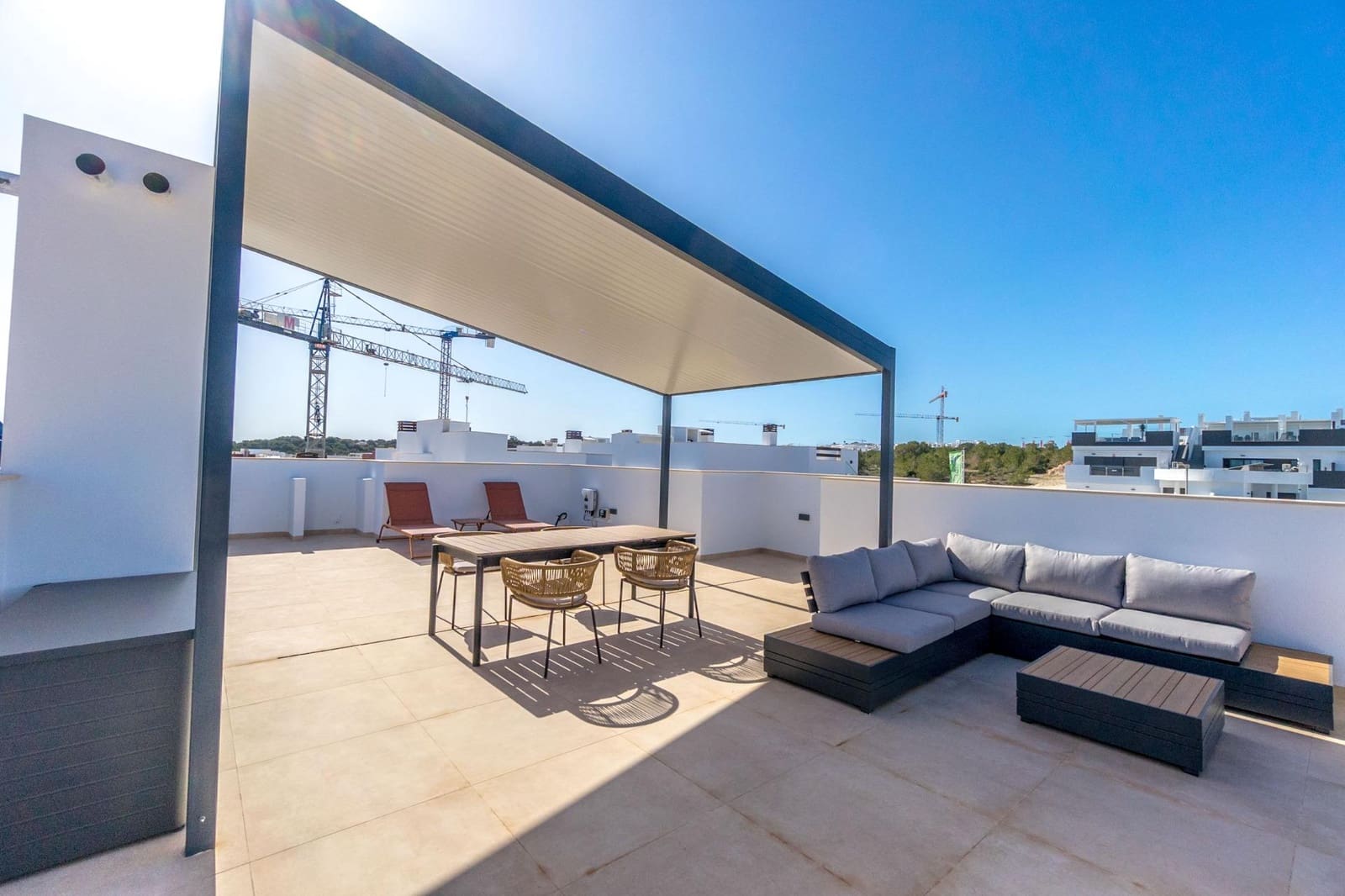 3 bedroom Bungalow for sale in Torrevieja with pool - € 334,900 (Ref: 10026886)