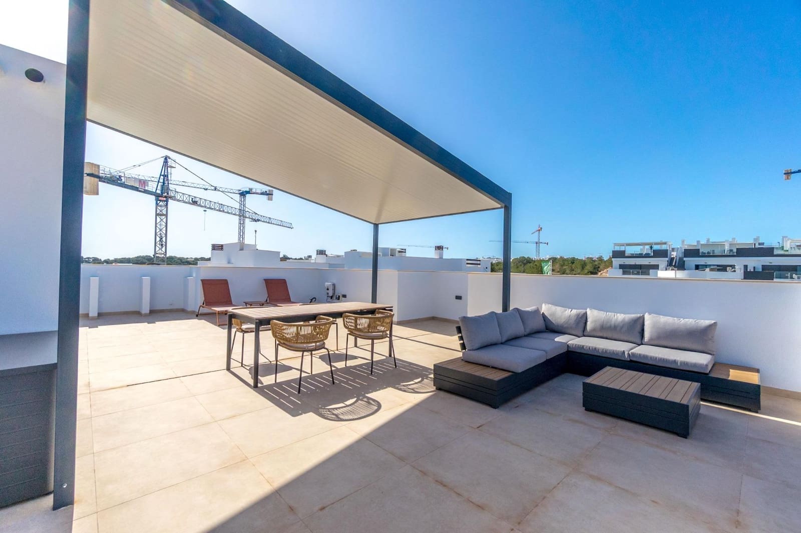 3 soveværelse Bungalow til salg i Torrevieja med swimmingpool - € 304.900 (Ref: 10026887)