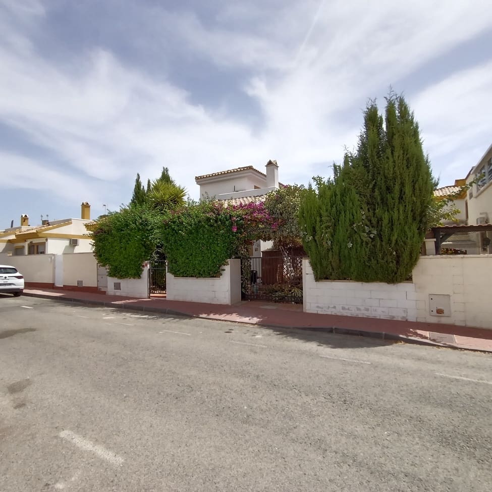 3 slaapkamer Halfvrijstaande villa te koop in Sucina met garage - € 190.000 (Ref: 10026972)