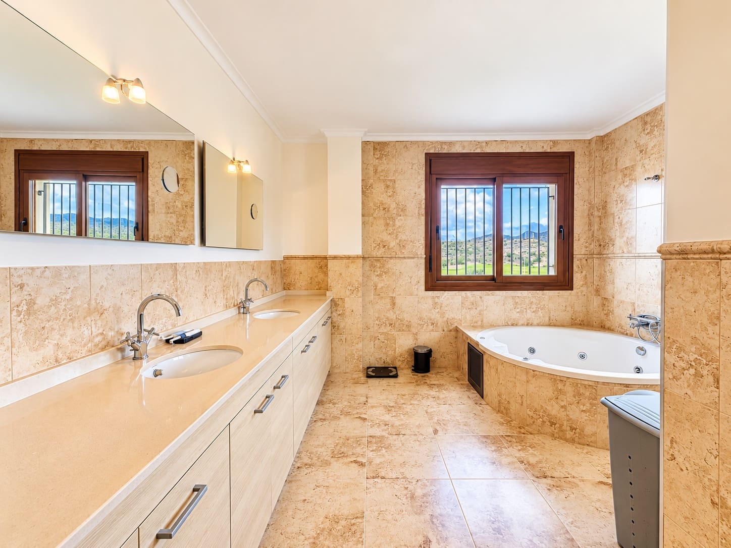5 Zimmer Villa zu verkaufen in Banos y Mendigo mit Pool Garage - 995.000 € (Ref: 10166318)