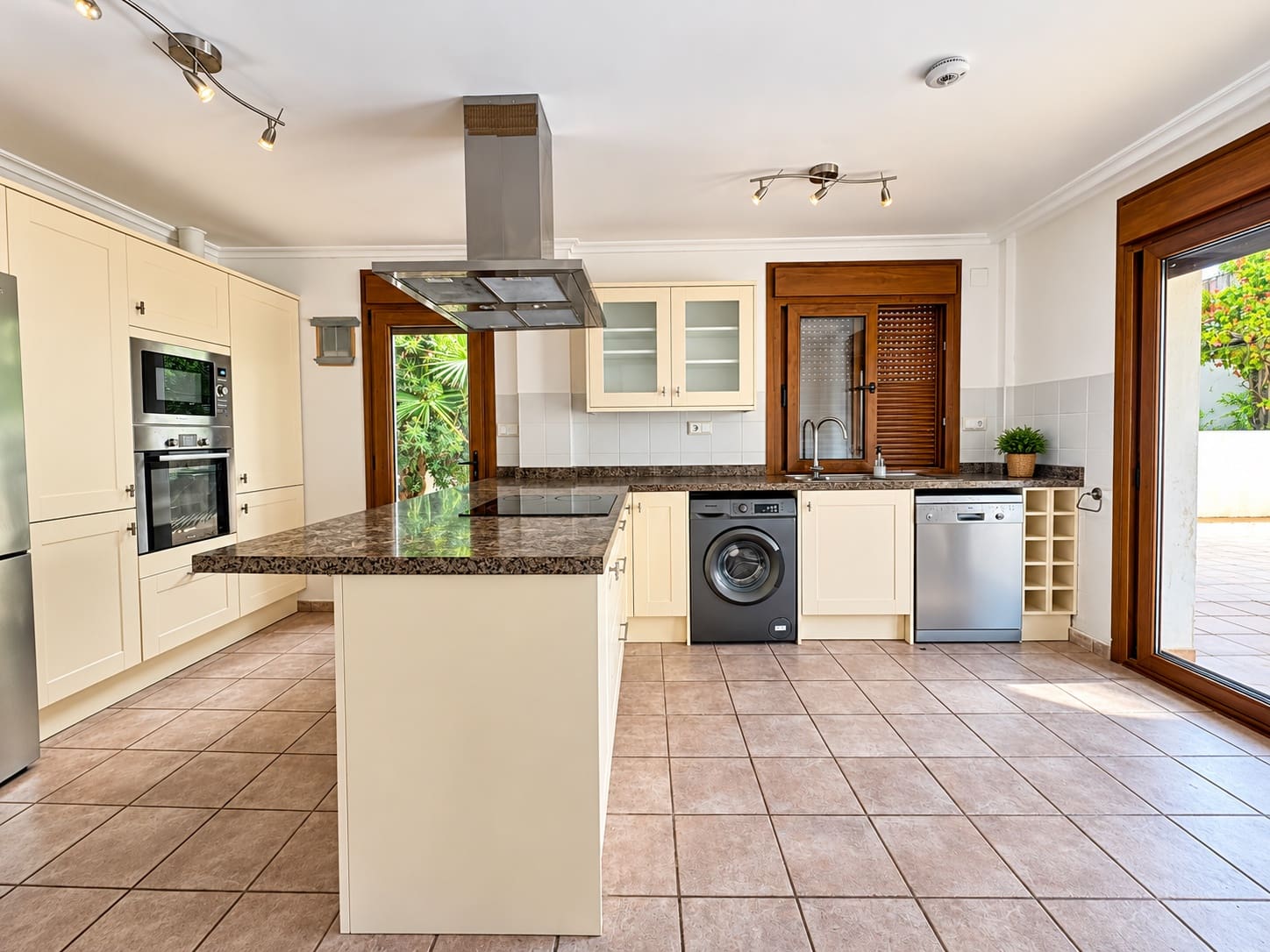 4 soveværelse Villa til salg i Banos y Mendigo med swimmingpool garage - € 430.000 (Ref: 10166319)
