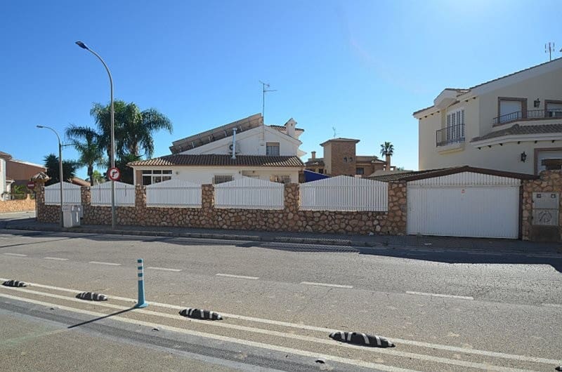 4 sypialnia Willa na sprzedaż w Santiago de la Ribera z basenem garażem - 775 000 € (Ref: 9352897)