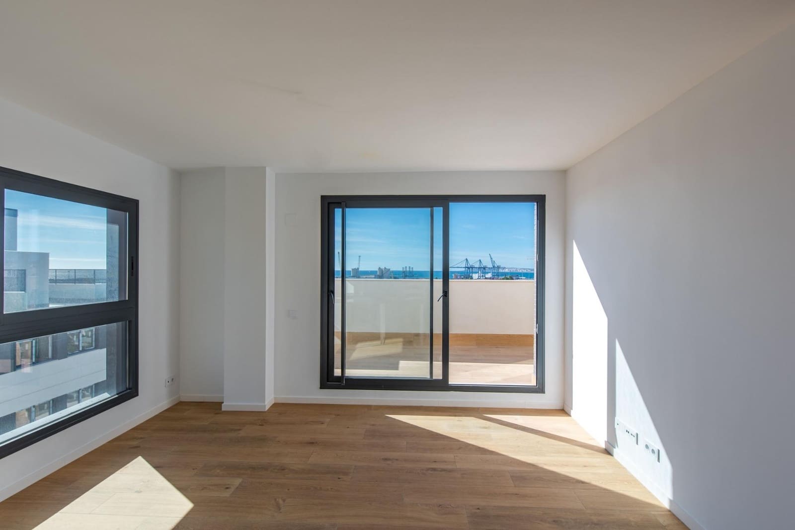 3 soverom Penthouse til salgs i Alicante by med svømmebasseng garasje - € 499 000 (Ref: 9622351)