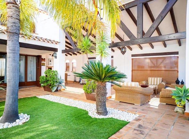 3 makuuhuone Huvila myytävänä paikassa El Valle Golf Resort, Murcia kaupunki mukana uima-altaan 
autotalli - 750 000 € (Ref: 9735382)