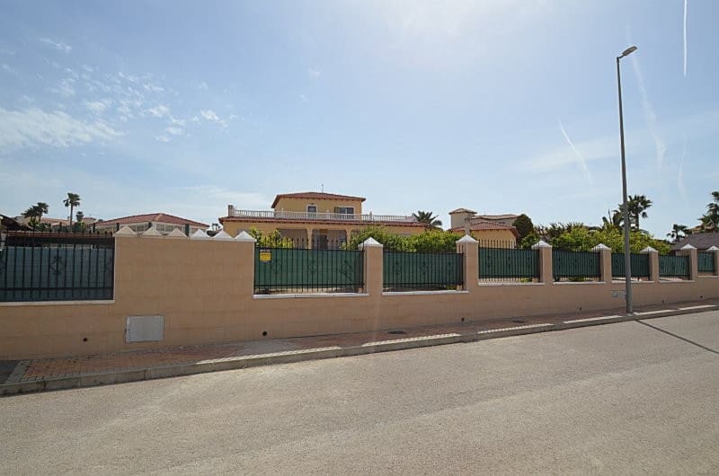 4 soverom Villa til salgs i Campos del Rio med svømmebasseng garasje - € 389 000 (Ref: 9764879)