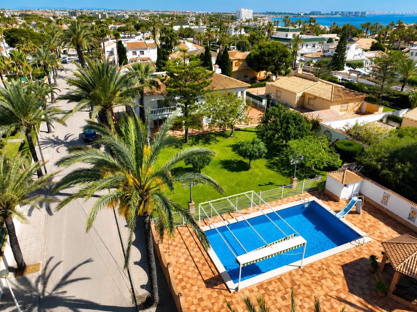 Chalet de 8 habitaciones en Cabo Roig en venta con piscina garaje - 1.490.000 € (Ref: 9959391)