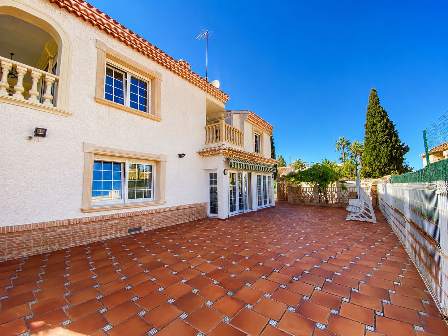 Chalet de 8 habitaciones en Cabo Roig en venta con piscina garaje - 1.490.000 € (Ref: 9959391)