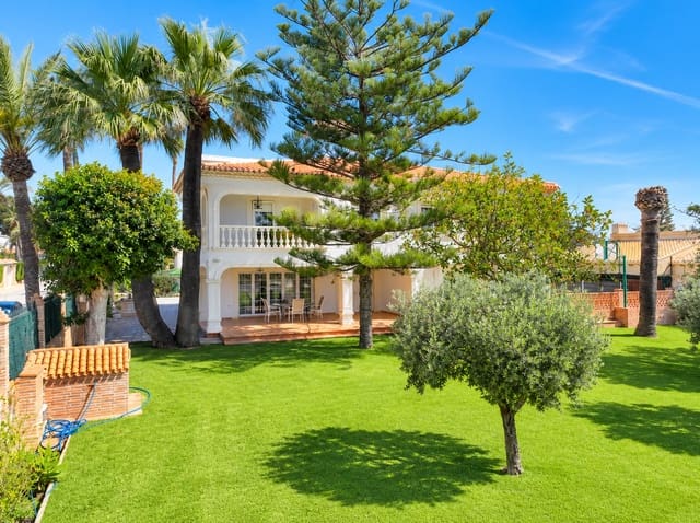 Chalet de 8 habitaciones en Cabo Roig, Orihuela en venta con piscina garaje - 1.490.000 € (Ref: 9959391)