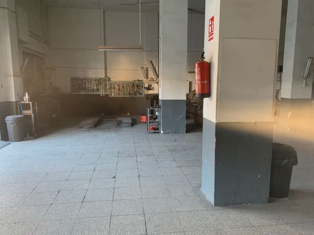 Commercial for rent in Villena - € 900 (Ref: 9773468)