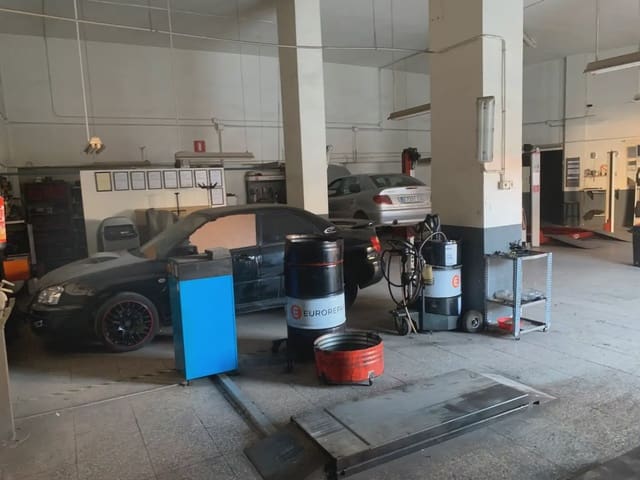 Commercial for rent in Villena - € 900 (Ref: 9773468)