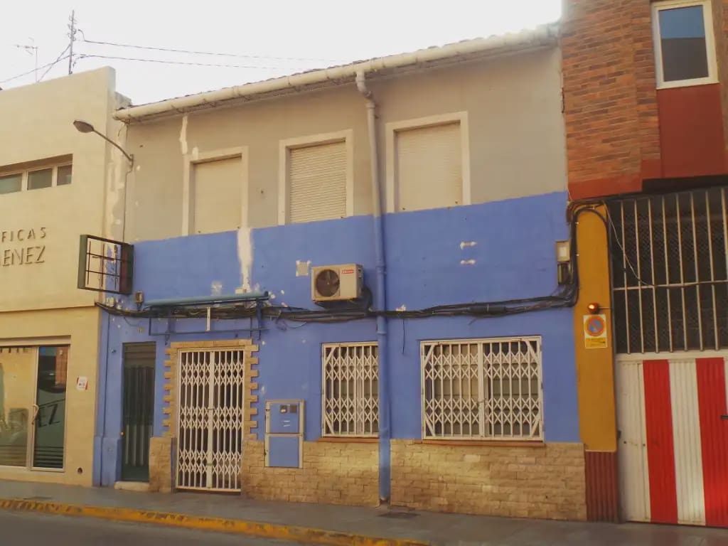 Casa de 4 habitaciones en Villena en venta con garaje - 115.000 € (Ref: 9773470)