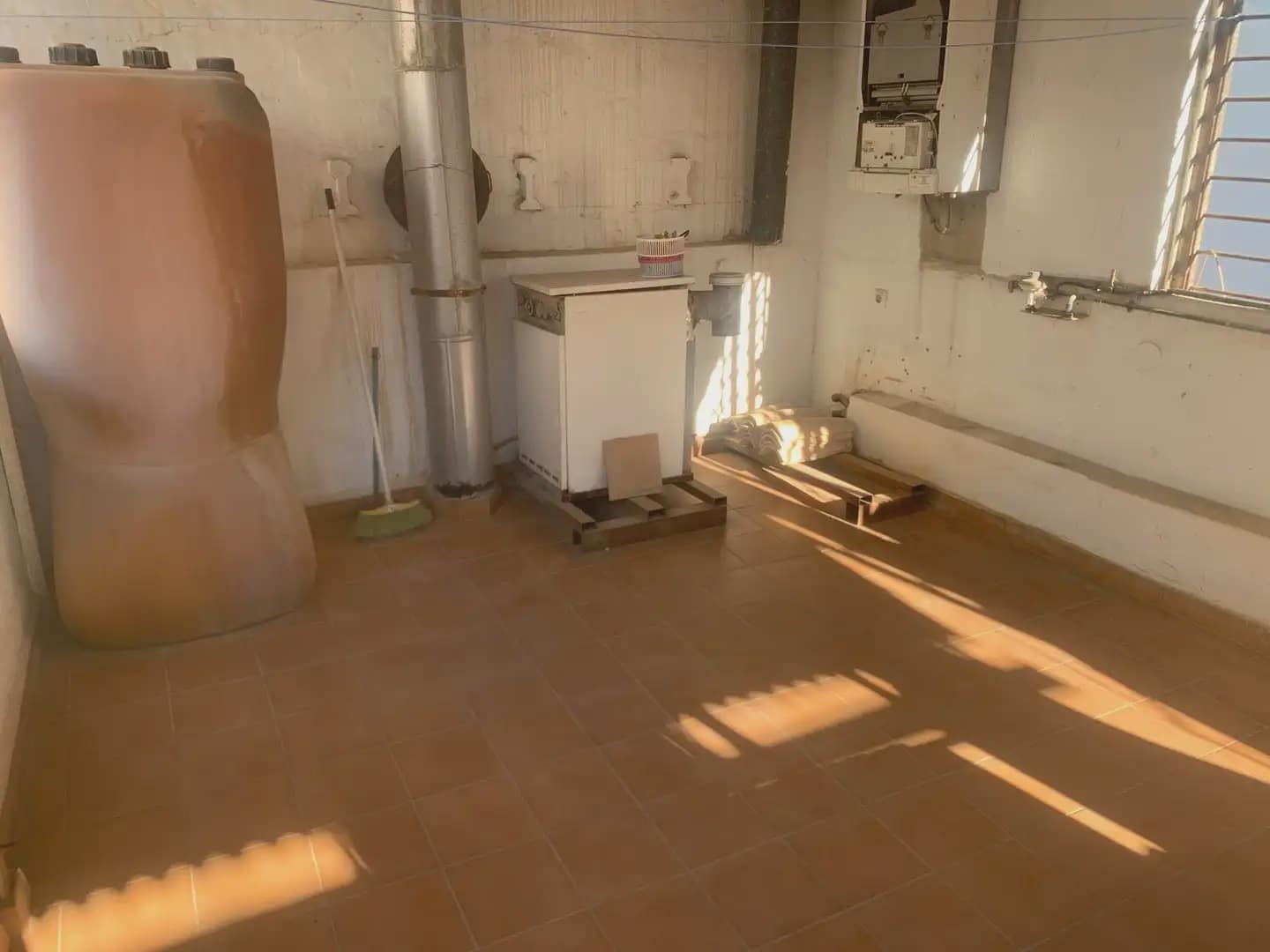 4 bedroom Townhouse for sale in Villena with garage - € 99,900 (Ref: 9773480)