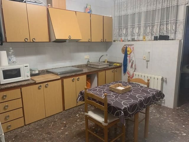 4 soveværelse Byhus til salg i Villena med garage - € 99.900 (Ref: 9773480)