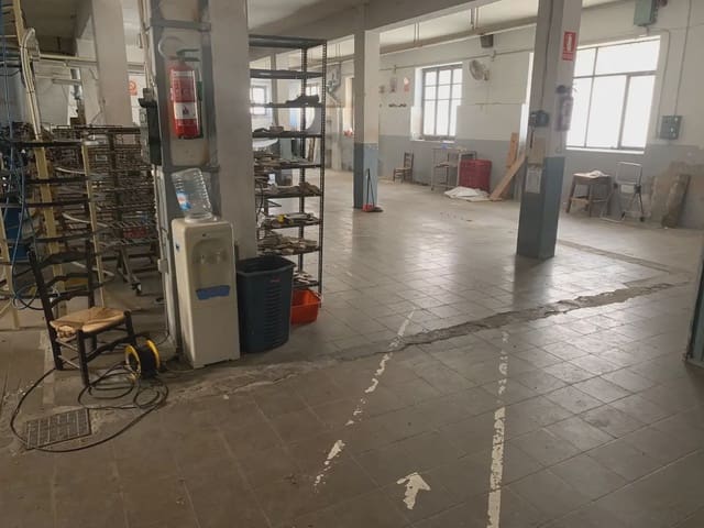 Kaupallinen myytävänä paikassa Villena - 145 000 € (Ref: 9773485)